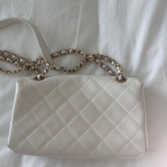 Chanel 2020 White Leather Enchained Logo Front Flap Bag - Picture 3 of 8